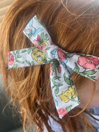 Image 2 of Pretty Bow Clip