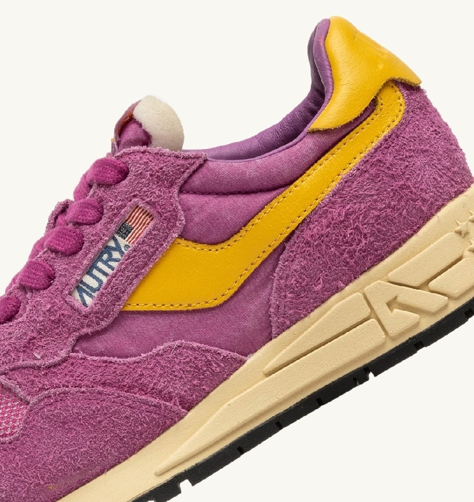 Image of AUTRY REELWIND LOW SNEAKERS IN ROSÈ SORBET AND CALENDULA