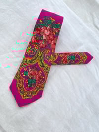 Image 2 of GRAVATA COR FUCSIA.