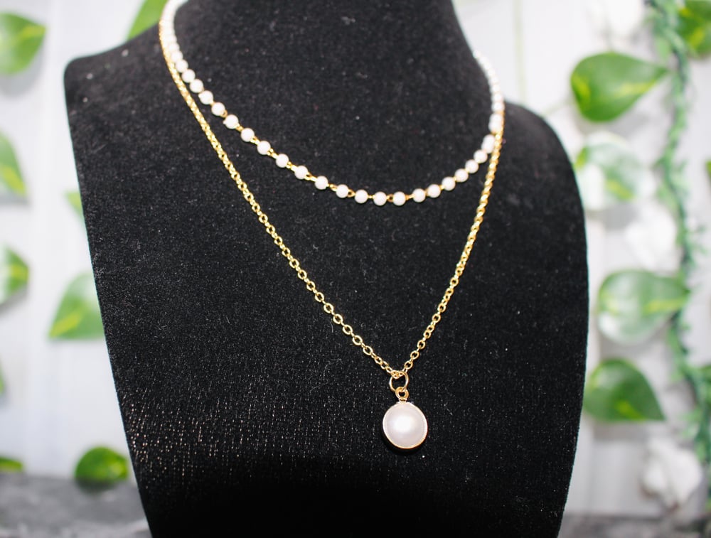 Image of Mother Of Pearls Necklace