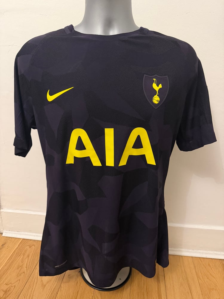 Image of PRE ORDER BUNDLE: 7x Tottenham Hotspur shirts + patches (XL)