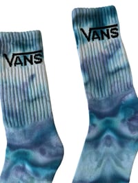 Image 2 of M/L Adult VANS Hand-Dyed Crew Socks in Moody Blues Ice Dye