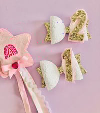 White & gold number bow 