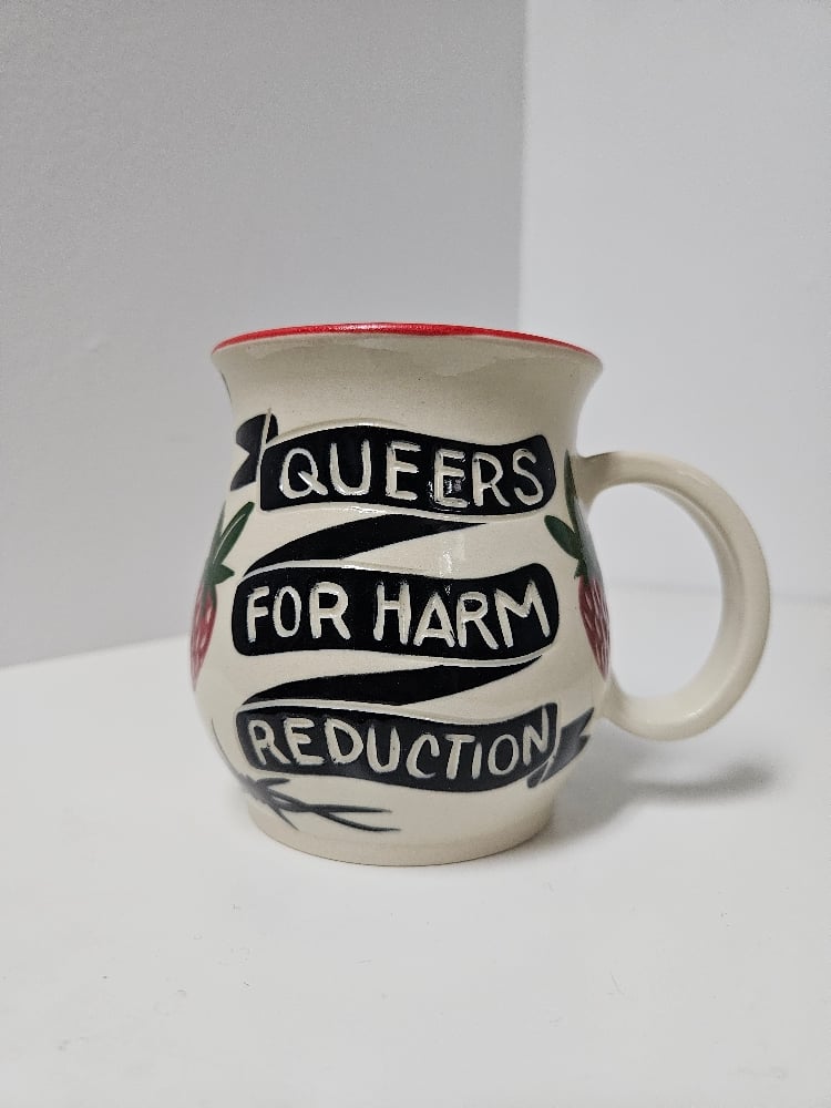 "queers for harm reduction" strawb mug (5)