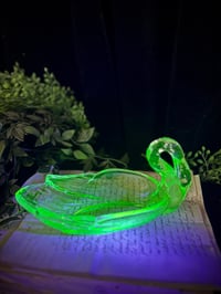 Image 1 of Cygne en ouraline, coupelle vide-poche, années 1920-30