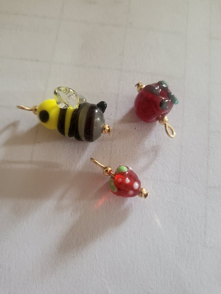 Image of Mini strawb, tomatoes, bees for Sophia