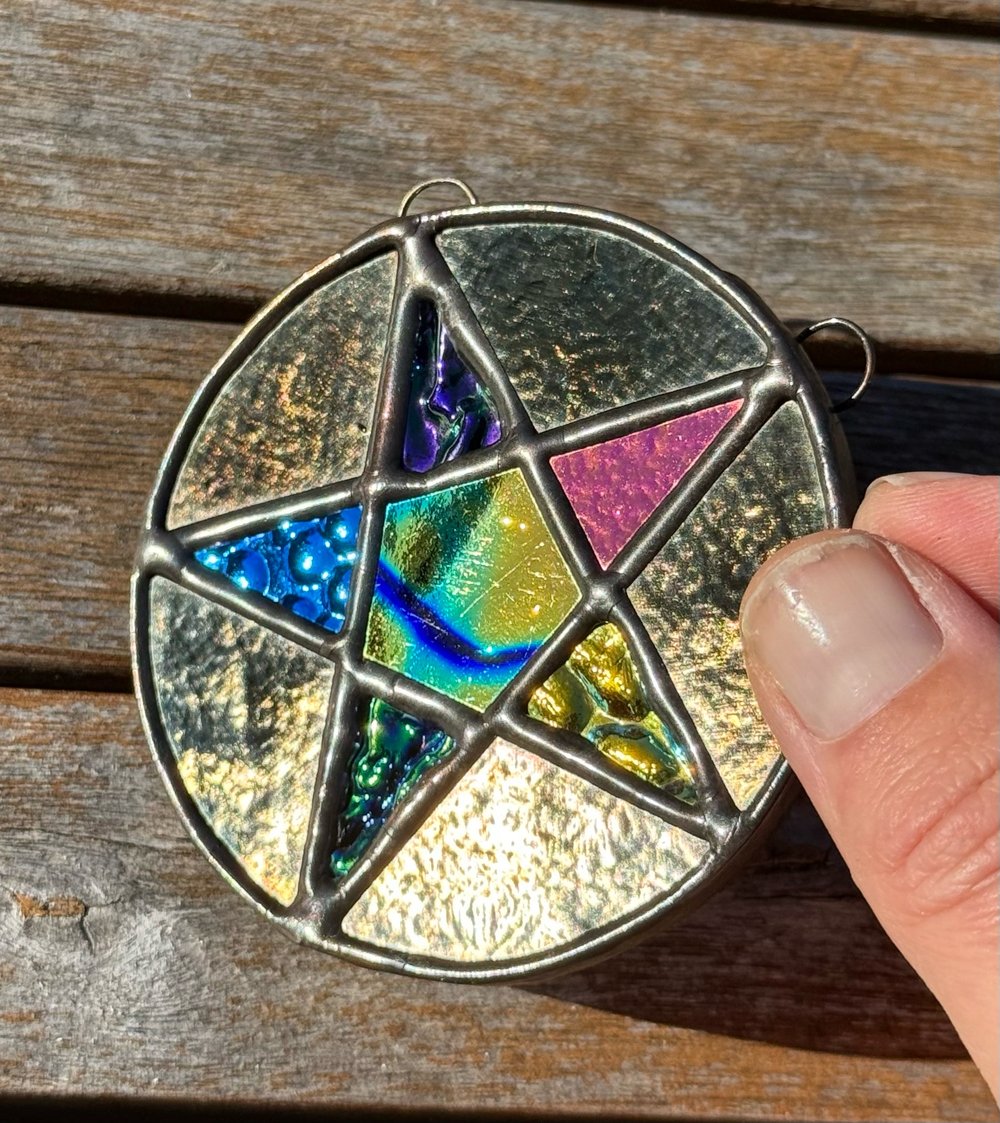 Lil pentagrams (black)