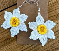 Image 2 of Boucles d'oreilles crochet jonquilles 