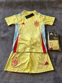 Image 1 of Spain yellow kit