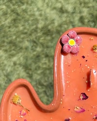 Image 4 of honeydew magnolia scented candle