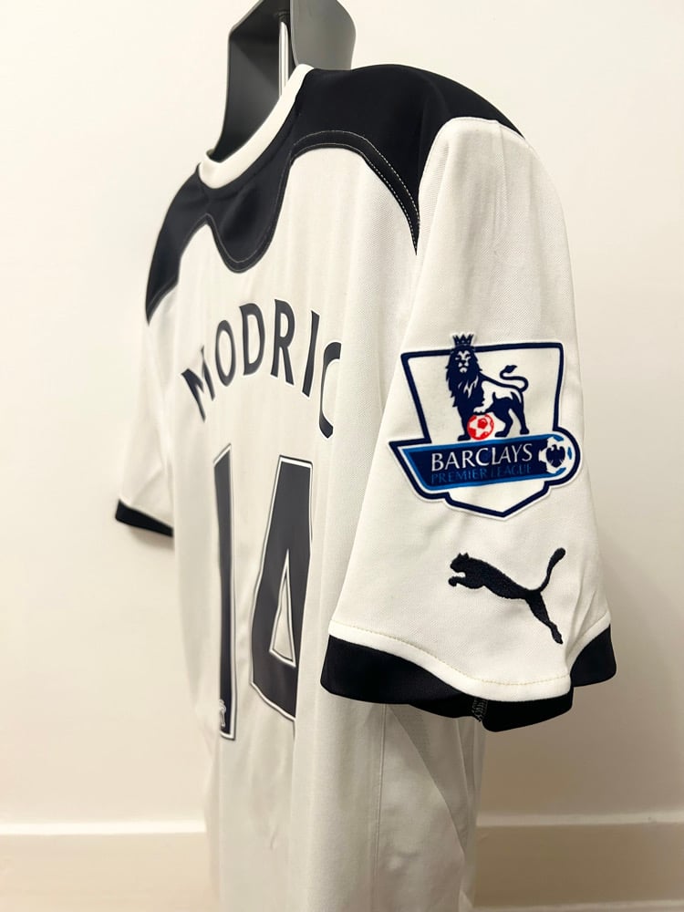 Image of Tottenham Hotspur “MODRIĆ 14” 2010/11 Home Shirt + patches (L)
