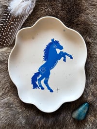 Image 1 of Plat décoratif « Tasunka »