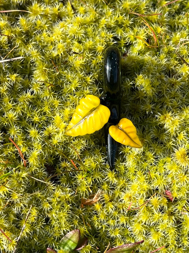 Image of Mini Yellow 2 Leaf Pendant