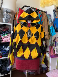 Image 1 of yellow rombos