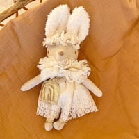 Image 1 of LAPINE MINIATURE DENTELLE ET COURONNE DE FLEURS