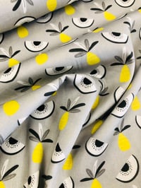 Image 4 of Algodón 100 % - Piñas Amarillas - Gris - 10€/m