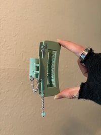Image 2 of FIERCE CLAW CLIP (style n)