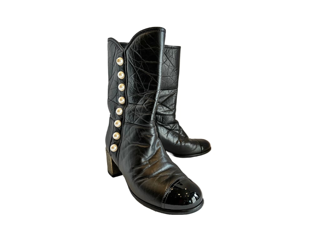 Image of Chanel Size 36 Boots 123-225