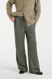 Image 5 of PANTALON RAYA DIPLOMÁTICA GRIS