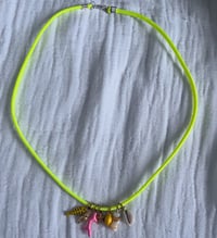 Image 2 of collier Fluo 