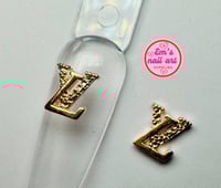 L-v logo in rose gold 