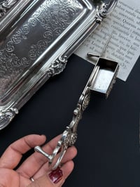 Image 3 of Mouchette, éteignoir plaqué argent, avec son plateau, XIXème siècle, poinçonné 