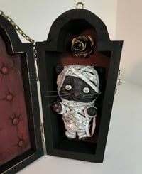 Image 3 of "Mewmmy" Original sculpture