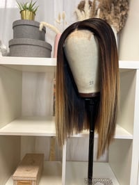 Image 13 of PRÉCOMMANDE Carré long balayage 14’