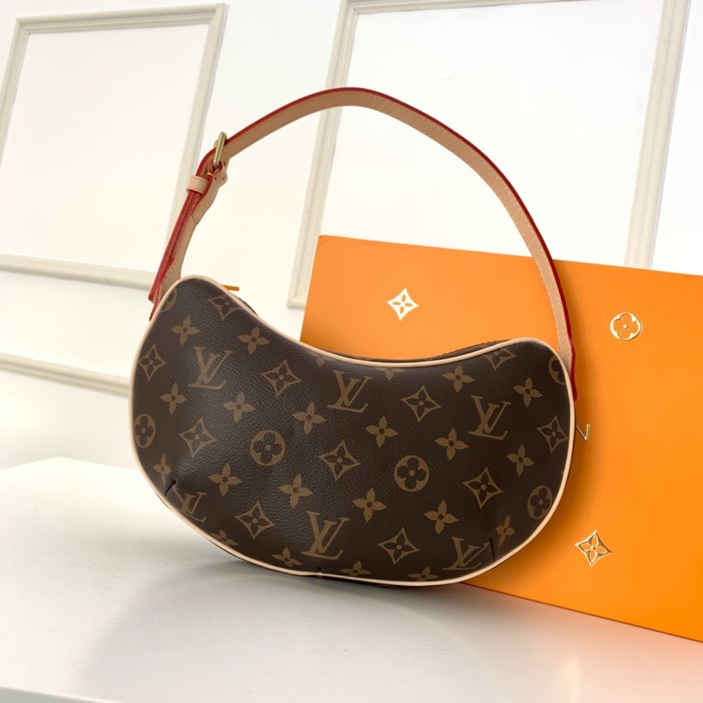 LV Pochette Croissant 