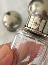 Image 5 of Ensemble ancien de flacons de toilette