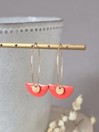 Image 1 of Créoles dorées demi cercles corail