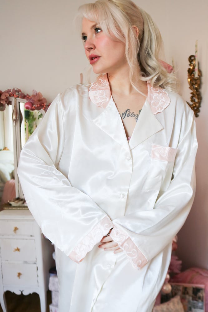 Image of NWTs 90s Today Tonight Silky Sleep Shirt with Swirling Embroidery Details (Large)