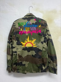 Image 1 of Chaqueta militar bordada a man. NUNCA CHOVEU QUE NON ESCAMPARA. Modelo exclusivo!