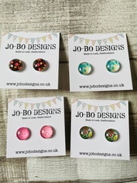 Round cabochon studs