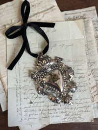 Image 7 of Ex-voto en forme de cœur sacré GR (pour Grâce rendue) en métal plaqué argent!  XIX eme siècle