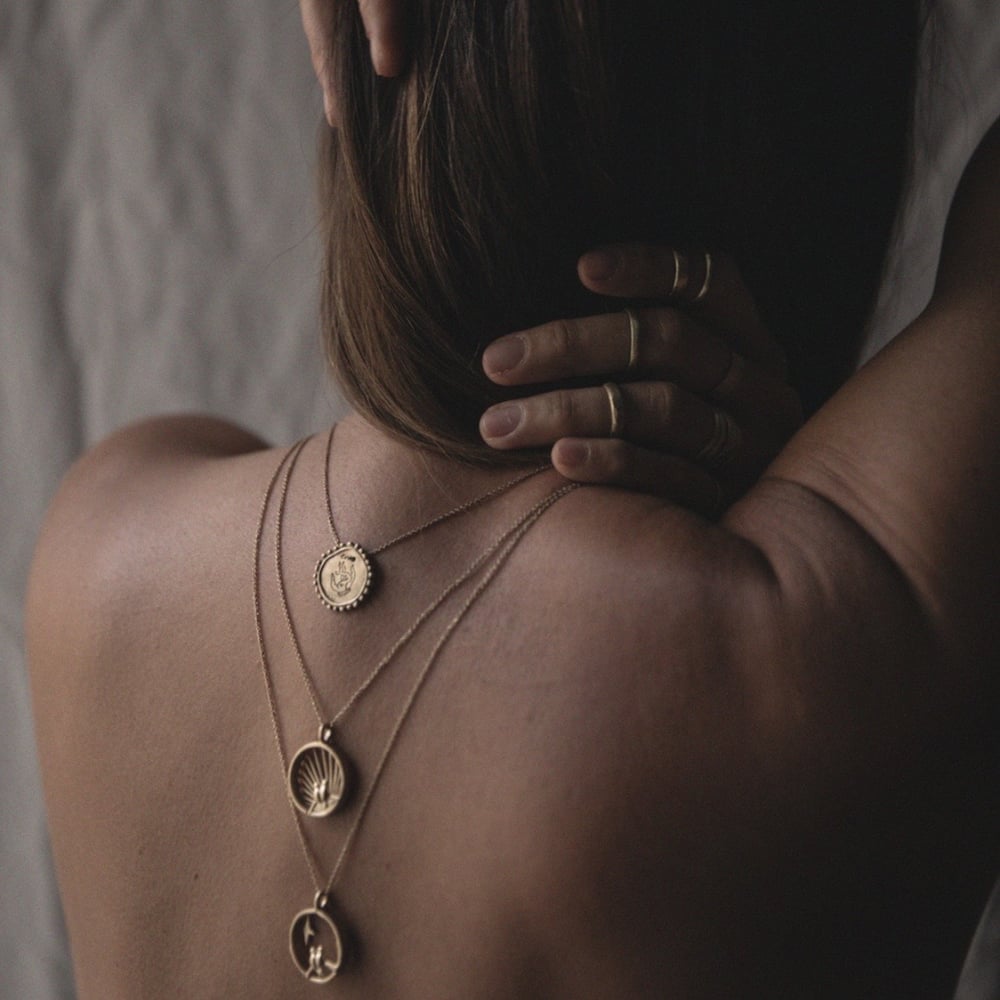 Image of COLLIER DHARMA - ROMANCE À UDAIPUR.