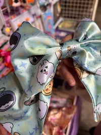 Image 4 of BOW AND SCRUNCHIE TXT