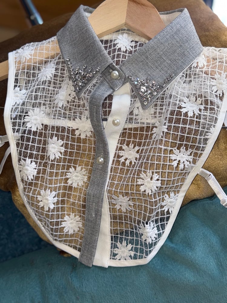 Image of COLLAR 26’