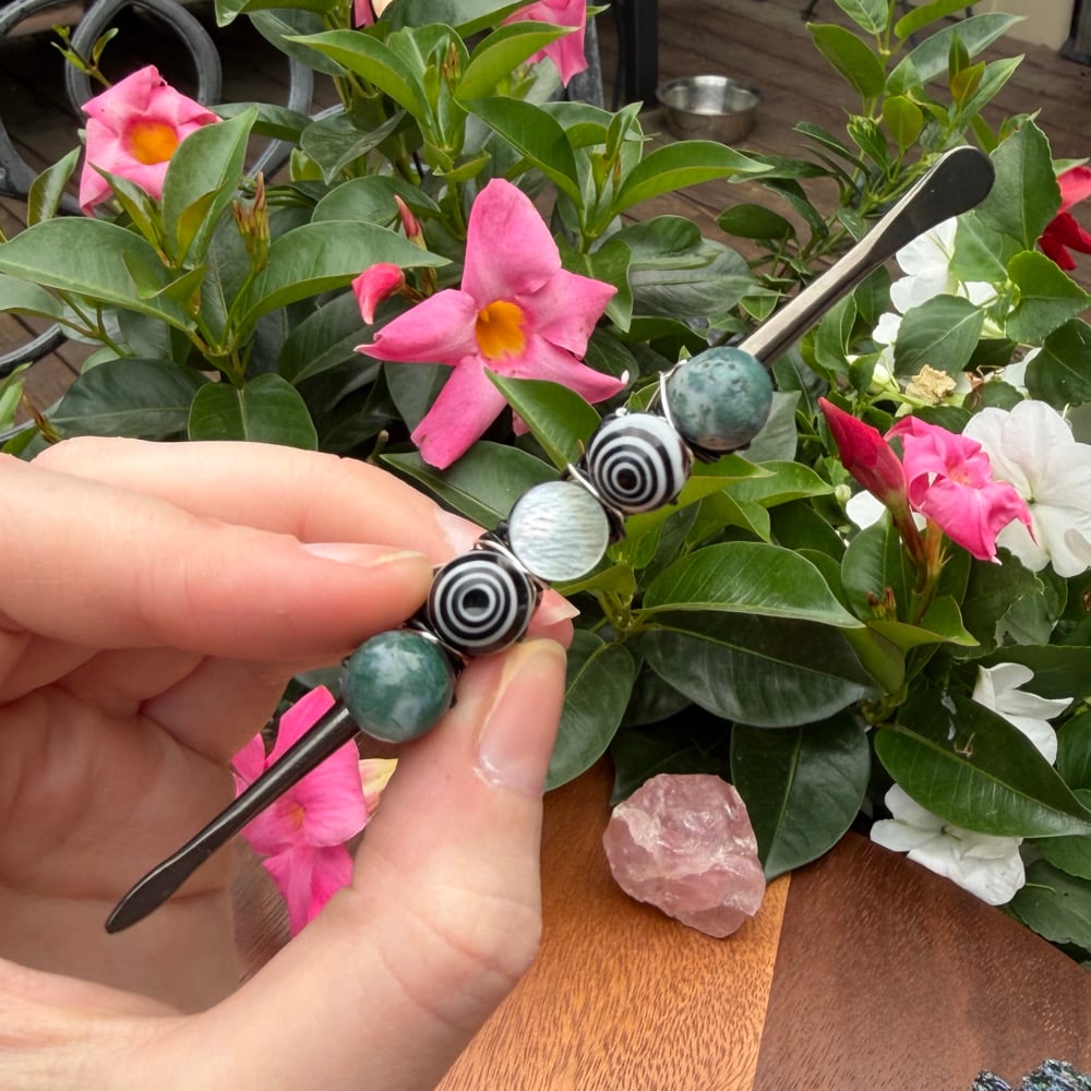 Image of algae stone dab tool 