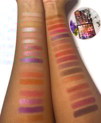 Image 2 of Harley Quinn eyeshadow palette 👑