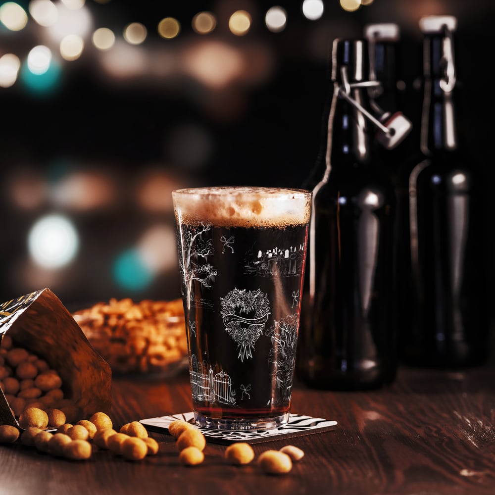 Momento Mori Toile Shaker pint glass