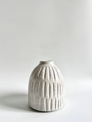 Image of White vase 