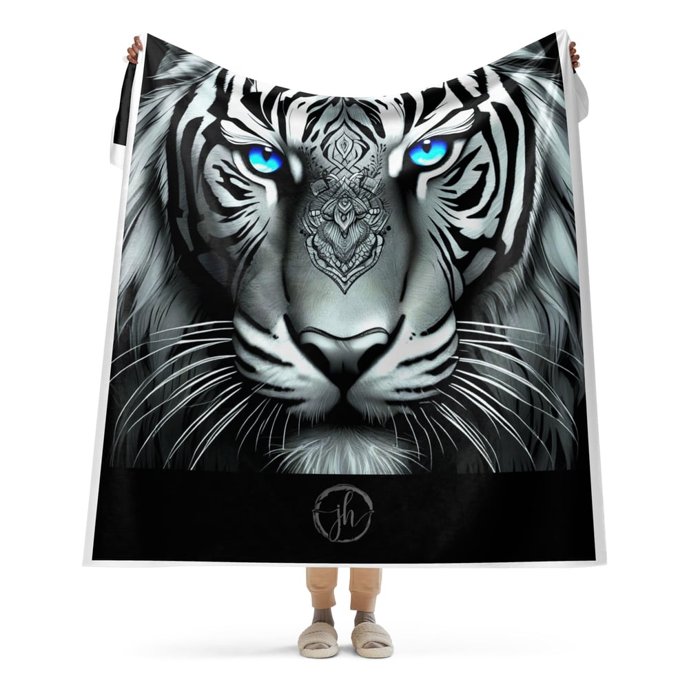 Tiger Blue Eyes Sherpa