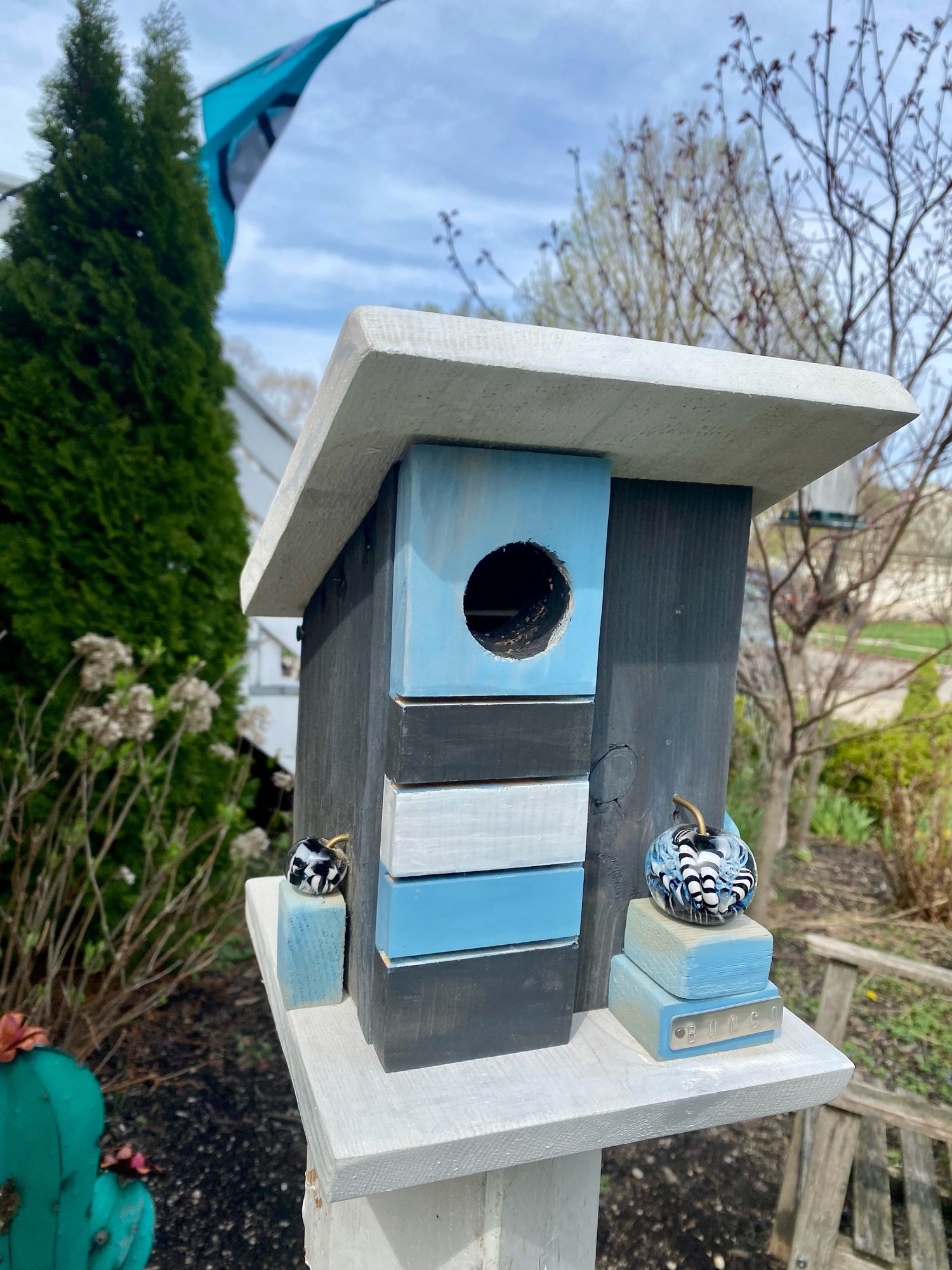 Image of Glass Art birdie pump house 