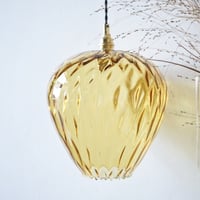 Image 4 of Suspension en verre ambré grand format