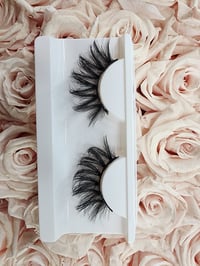 Image 4 of Halo Lashes