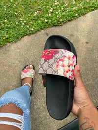 G Floral Slides