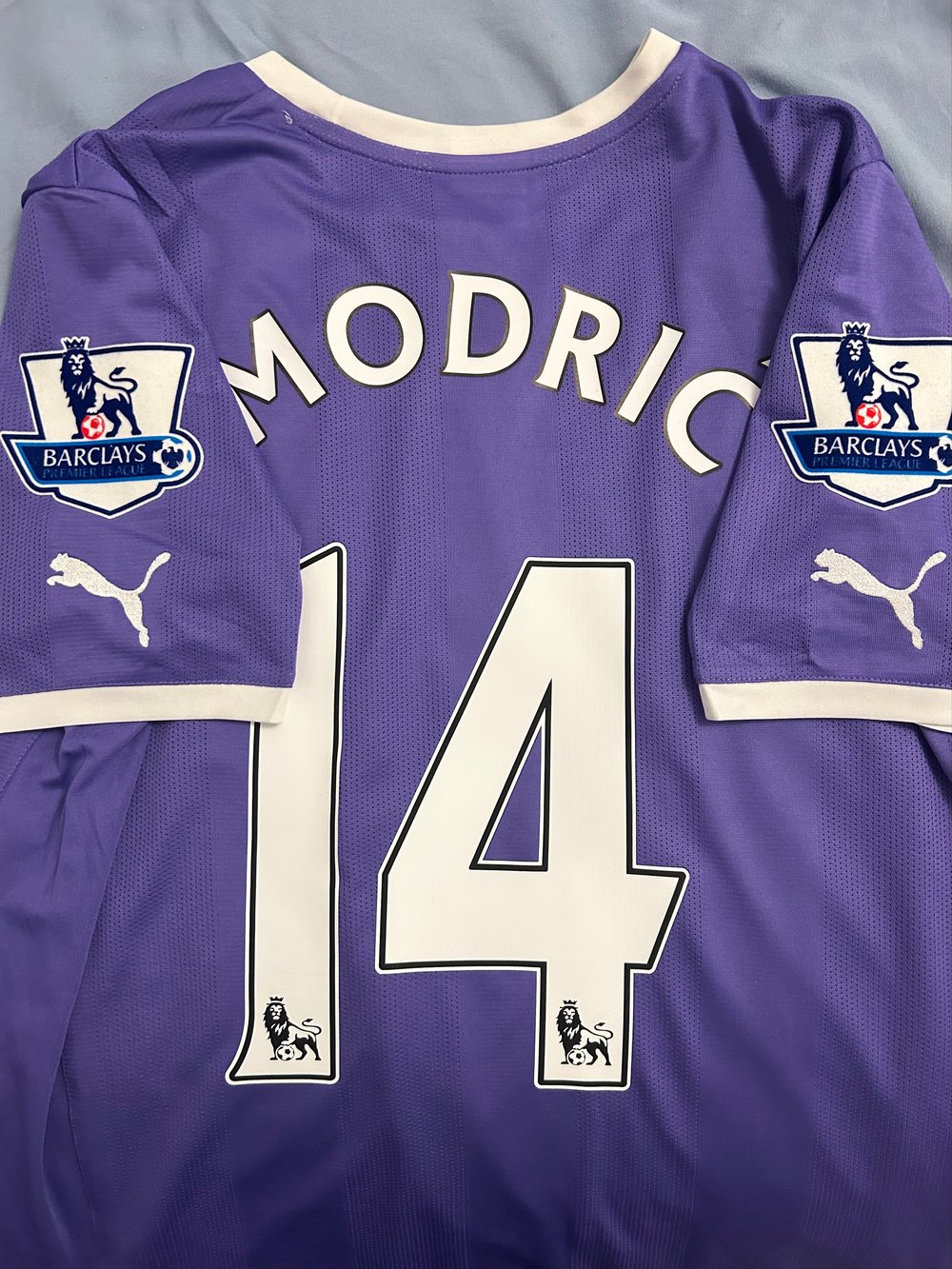 Image of Tottenham Hotspur “MODRIĆ 14” 2011/12 Away Shirt + PL patches (M)