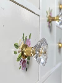 Image 8 of Petit meuble à tiroirs - décor floral