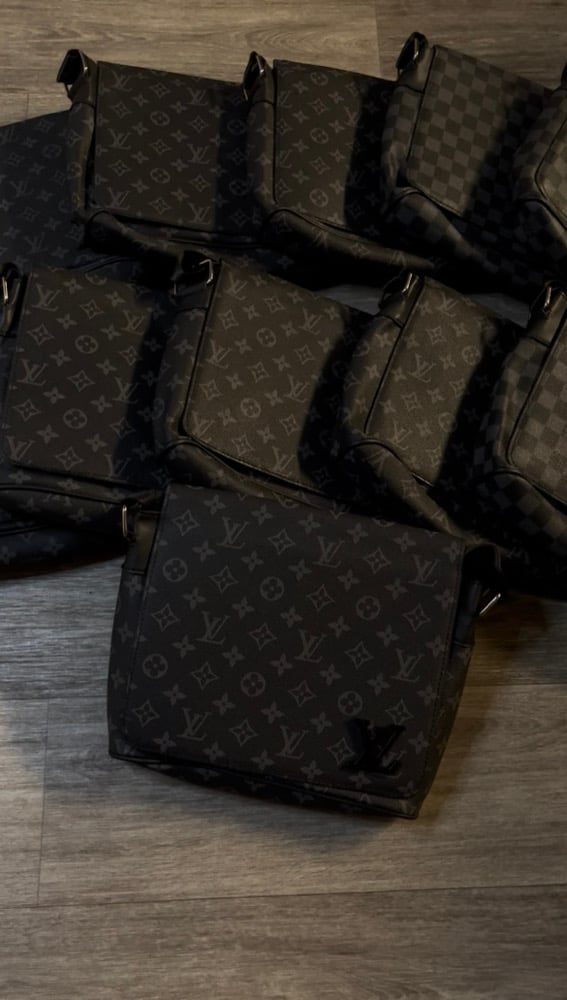 Image of LV Men Messenger/Crossbody Bags